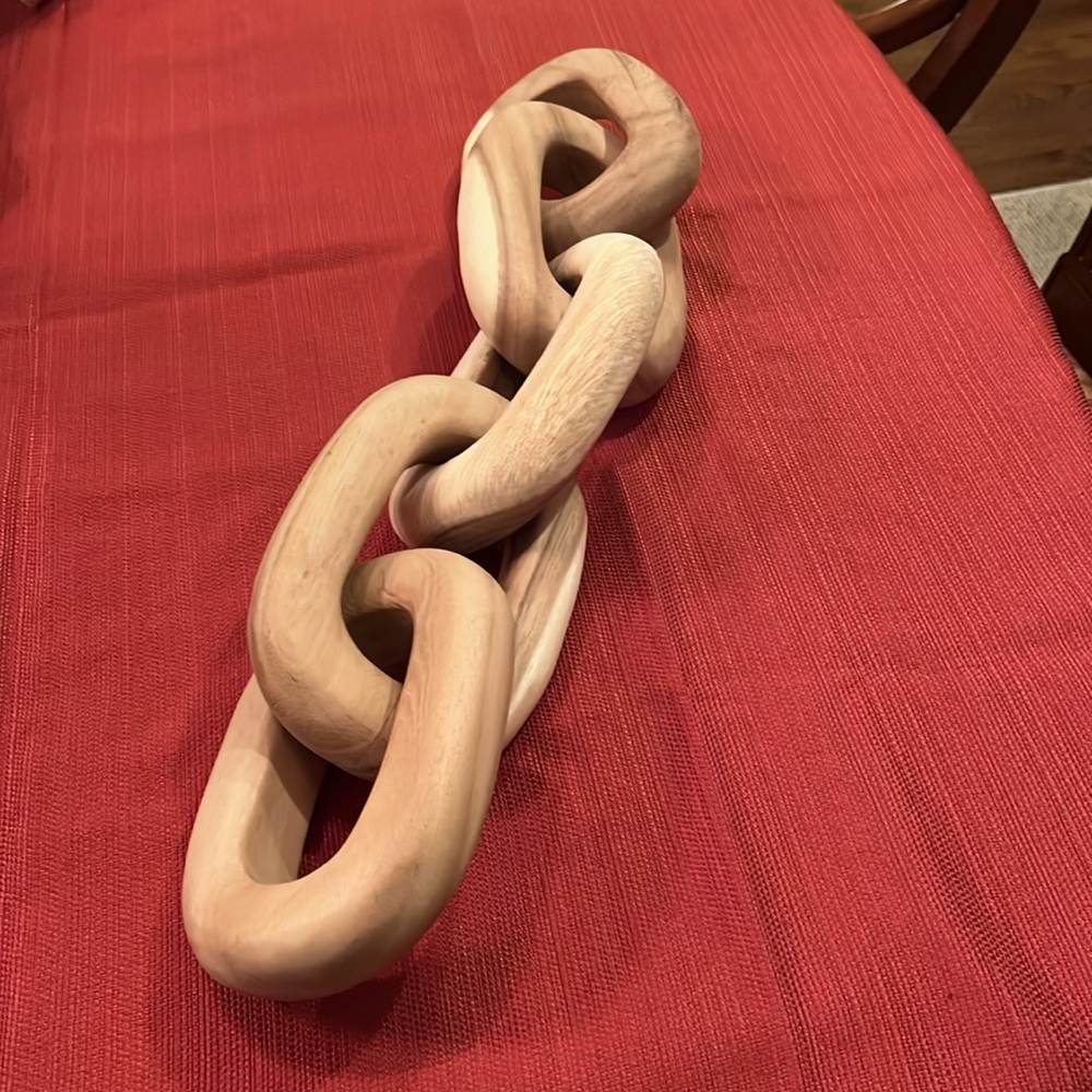 Decorative oversized, Solid wood “chain” decor. Perfect condition. - Picture 2 of 2
